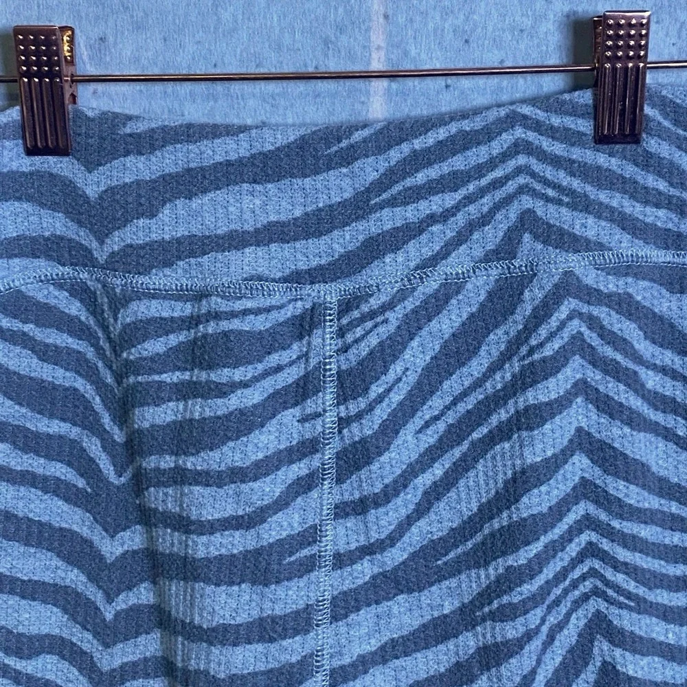 Aerie Gray Zebra Print Waffle Knit Chill Play Move Leggings Women‎ Small Thermal